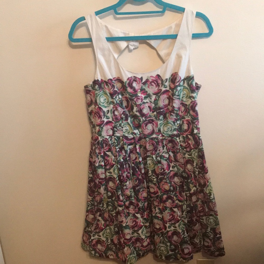 Floral dress with cut out back
